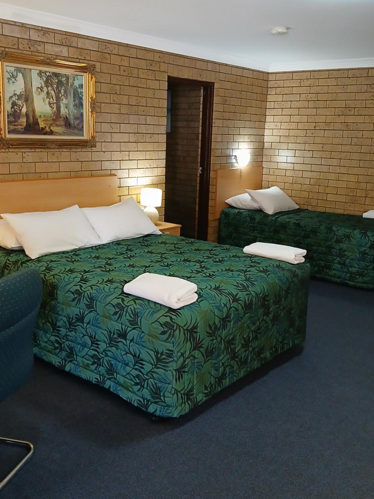 גונדיווינדי Macintyre Motor Inn מראה חיצוני תמונה