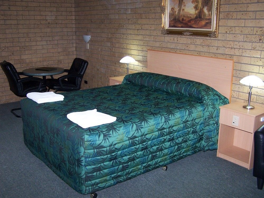 גונדיווינדי Macintyre Motor Inn מראה חיצוני תמונה