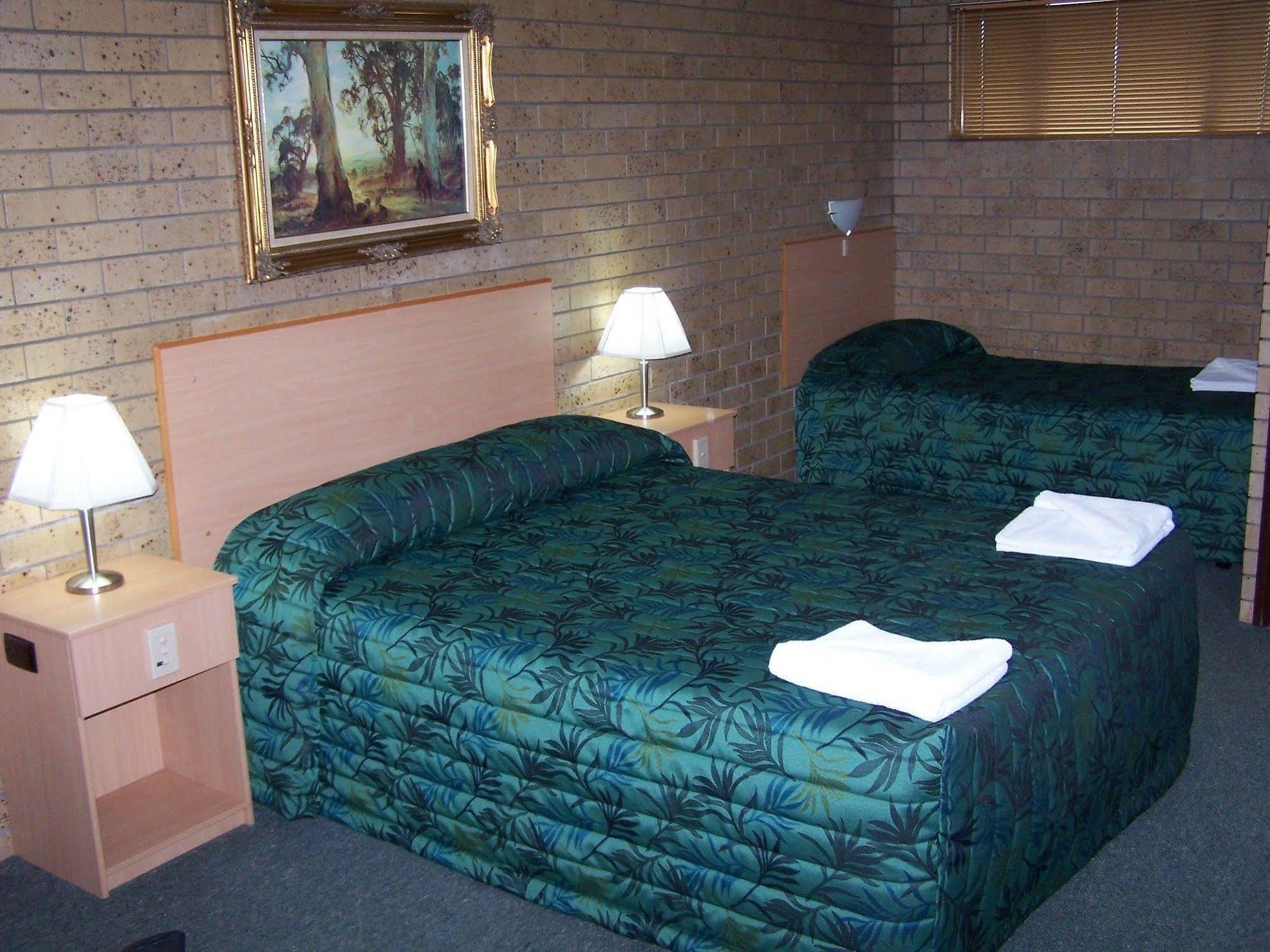 גונדיווינדי Macintyre Motor Inn מראה חיצוני תמונה