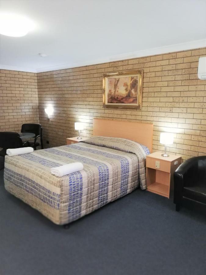 גונדיווינדי Macintyre Motor Inn מראה חיצוני תמונה